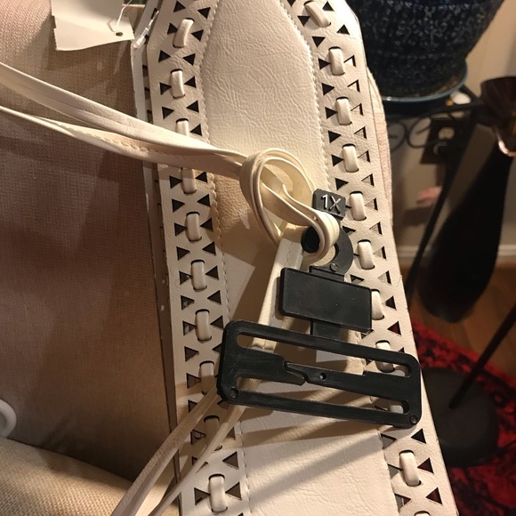 Ashley Stewart - Large White Belt - Picture 2 of 2